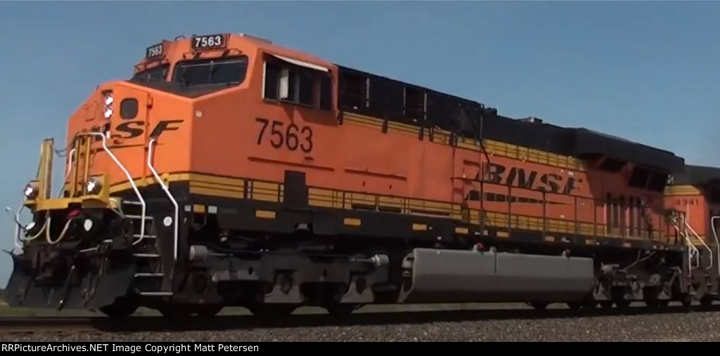 BNSF 7563